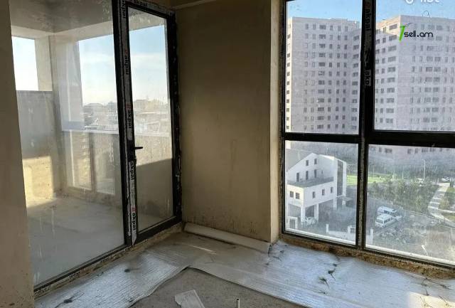 3 սենյականոց բնակարան նորակառույց շենքում Ծարավ Աղբյուր փողոցում, 70 քմ, 9/16 հարկ, բարձր առաստաղներ