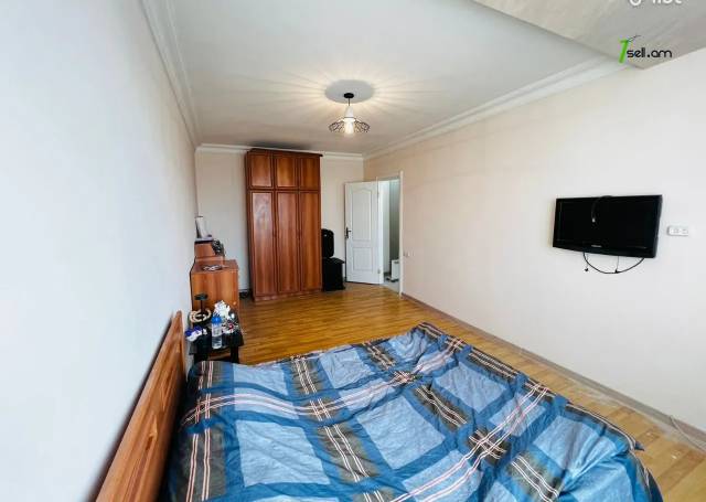 2 սենյականոց բնակարան Արամ Խաչատրյան փողոցում, 49 քմ, 9/13 հարկ, եվրովերանորոգված