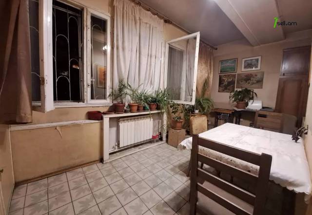 4 սենյականոց բնակարան Դերենիկ Դեմիրճյանի փողոցում, 130 ք.մ., 2 սանհանգույց, բարձր առաստաղներ