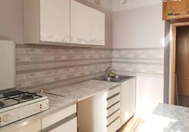 1 սենյականոց բնակարան Էզրաս Հասրաթյան փողոցում, 50 քմ, 4/9 հարկ, մասնակի վերանորոգում