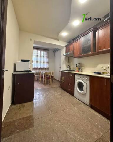 3 սենյականոց բնակարան Մոսկովյան փողոցում, 93 ք.մ., 2 սանհանգույց, նախավերջին հարկ