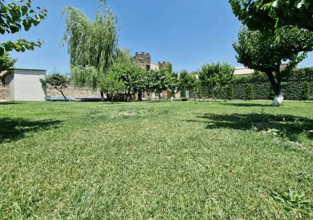 Երկու հարկանի քարե տուն Շիրակի փողոցում Շենգավիթում, 800 ք.մ., 2 սանհանգույց, եվրովերանորոգված