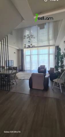 Երեք հարկանի տուն, Դուրյան թաղամաս Ավանում, 360 ք.մ., 2 սանհանգույց, եվրովերանորոգված