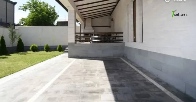 Երկու հարկանի քարե տուն Սեվաստոպոլյան փողոցում Արաբկիրում, 400 ք.մ., 3+ սանհանգույց