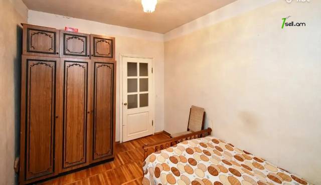 4 սենյականոց բնակարան Ավետիս Ահարոնյան փողոցում, 100 քմ, կոսմետիկ վերանորոգում, քարե շենք