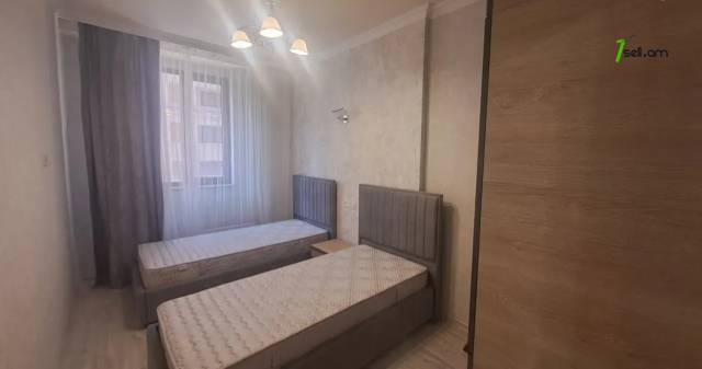 3 սենյականոց բնակարան նորակառույց շենքում Ամիրյան փողոցում, 80 ք.մ., 4/10 հարկ, 2 սանհանգույց