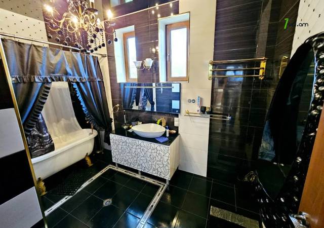 Երկու հարկանի քարե տուն Բագրևանդի 23-րդ փողոցում Նոր Նորքում, 1280 ք.մ., 3+ սանհանգույց