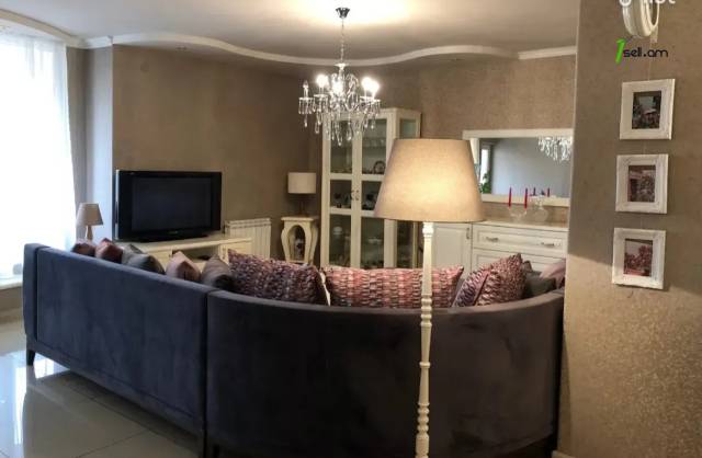 4 սենյականոց բնակարան Մաշտոցի պողոտայում, 135 ք.մ., 2 սանհանգույց, կապիտալ վերանորոգված, քարե շենք