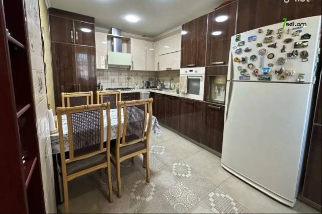 4 սենյականոց բնակարան Եզնիկ Կողբացու փողոցում, 105 ք.մ., դիզայներական ոճով վերանորոգված