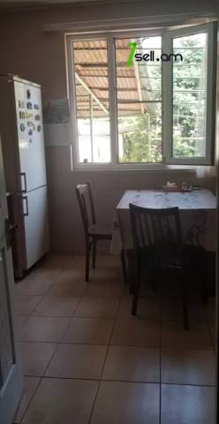 Երկու հարկանի քարե տուն Չարենցի փողոցում կենտրոնում, 435 ք.մ., կոսմետիկ վերանորոգում