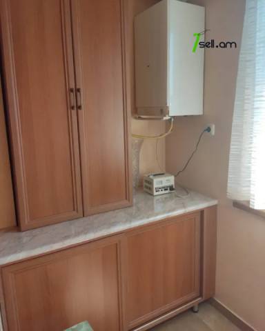 3 սենյականոց բնակարան Բաղրամյան պողոտայում, 100 քմ, նախավերջին հարկ, կապիտալ վերանորոգված, քարե շենք