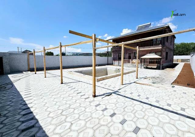 Երկու հարկանի քարե տուն 41-րդ փողոցում Զովունիում, 600 ք.մ., 3+ սանհանգույց