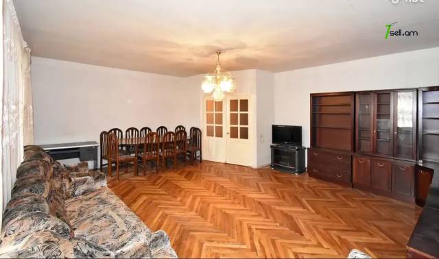 4 սենյականոց բնակարան Ավետիս Ահարոնյանի փողոցում, 100 ք.մ., եվրովերանորոգված, քարե շենք