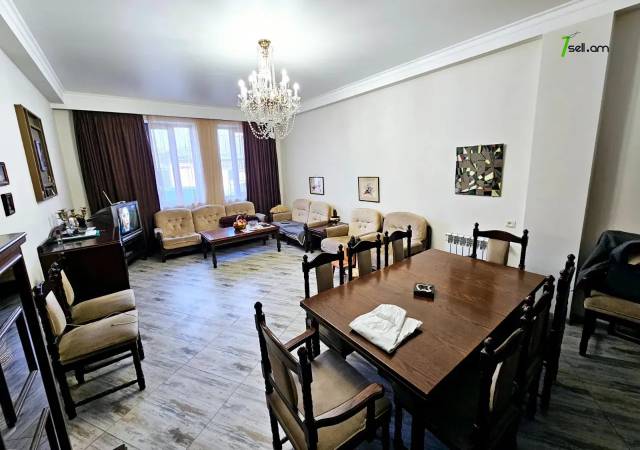 Երկու հարկանի քարե տուն Նոր-Արեշի 46 փողոցում Էրեբունիում, 172 քմ, 2 սանհանգույց