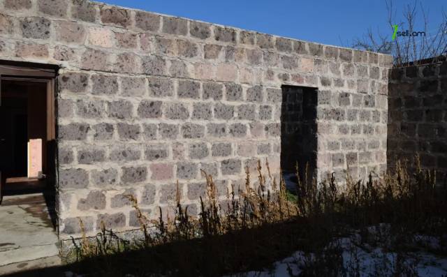 Մեկ հարկանի քարե տուն, Կոմինտերնի փողոցի 2-րդ նրբանցք Գյումրիում, 144 քմ, եվրովերանորոգված
