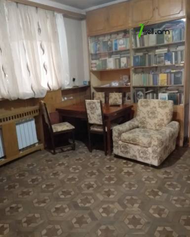 Երեք հարկանի քարե տուն Նոր Արեշի 37րդ փողոցում Էրեբունիում, 536 ք.մ., 2 սանհանգույց