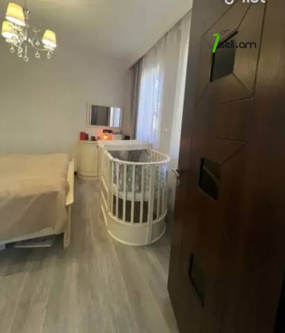 Երկու հարկանի քարե տուն 5-րդ փողոցում Նորք Մարաշում, 230 քմ, 2 սանհանգույց, կապիտալ վերանորոգված