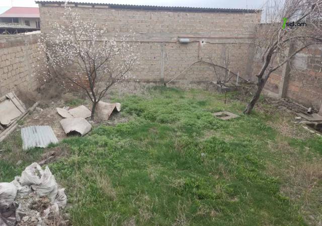 Երկու հարկանի քարե տուն Երևանյան փողոցում Փարաքարում, 620 ք.մ., 3+ սանհանգույց