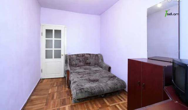 4 սենյականոց բնակարան Ավետիս Ահարոնյան փողոցում, 100 քմ, կոսմետիկ վերանորոգում, քարե շենք