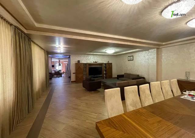 Երեք հարկանի տուն Արաբկիր 51-րդ փողոցում Արաբկիրում, 580 ք.մ., 3+ սանհանգույց