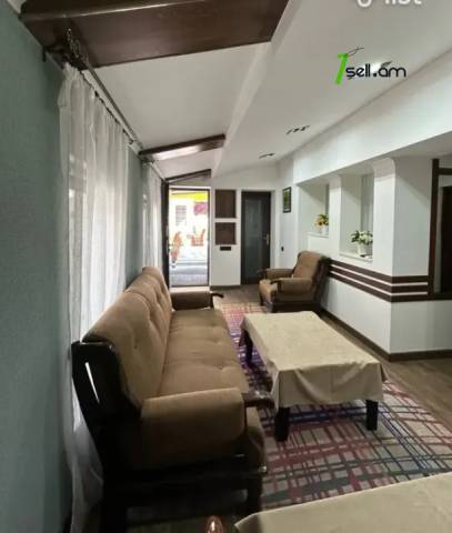 2 սենյականոց բնակարան Միխայիլ Գլինկայի փողոցում, 51 քմ, 1/3 հարկ, եվրովերանորոգված, քարե շենք