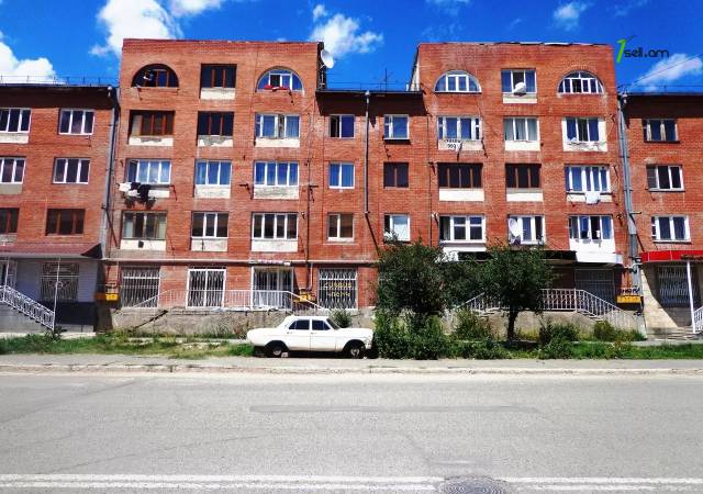 Առևտրային տարածք Պարույր Սևակի փողոցում Գյումրիում, 290 ք.մ.