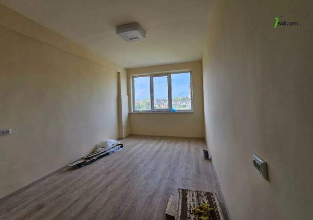 1 սենյականոց բնակարան Պիոներական փողոցում, 18 քմ, նախավերջին հարկ, կապիտալ վերանորոգված, քարե շենք