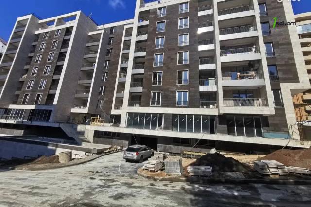 2 սենյականոց բնակարան նորակառույց շենքում Աղբյուր Սերոբի փողոցում, 66 ք.մ., բարձր առաստաղներ