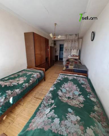 2 սենյականոց բնակարան Պարոնյանի փողոցում, 80 ք.մ., նախավերջին հարկ, կոսմետիկ վերանորոգում