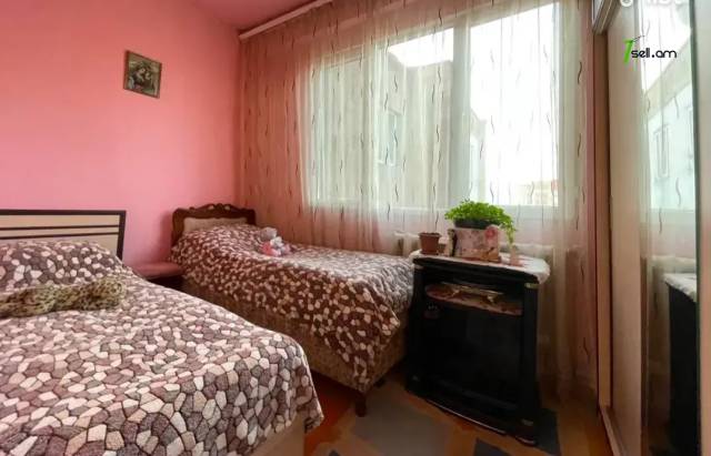 3 սենյականոց բնակարան Էզրաս Հասրաթյան փողոցում, 60 քմ, նախավերջին հարկ, կոսմետիկ վերանորոգում