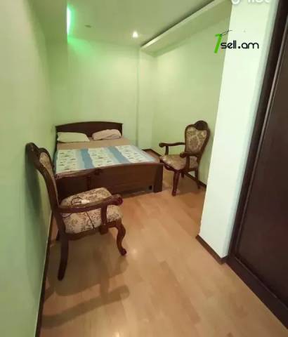 3 սենյականոց բնակարան Կարապետ Ուլնեցու փողոցում, 80 ք.մ., 4/6 հարկ, եվրովերանորոգված, քարե շենք