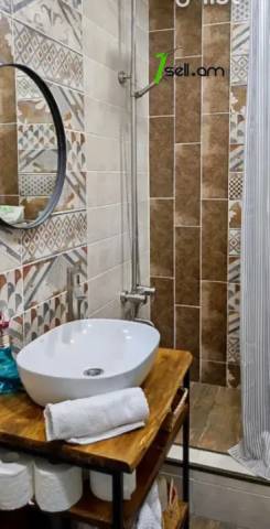 1 սենյականոց բնակարան նորակառույց շենքում Մինսկի փողոցում, 34 ք.մ., դիզայներական ոճով վերանորոգված