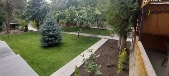 4 սենյականոց բնակարան, Իսահակյան թաղամաս, 130 քմ, 2/2 հարկ, 2 սանհանգույց, բարձր առաստաղներ