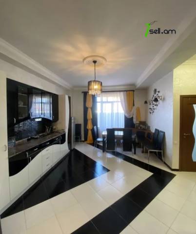 Երկու հարկանի քարե տուն Բագրևանդի փողոցում Նոր Նորքում, 800 ք.մ., 3+ սանհանգույց, եվրովերանորոգված