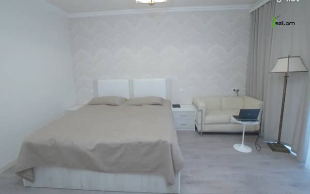 Երեք հարկանի թաունհաուզ Անաստաս Միկոյանի փողոցում Դավիթաշենում, 250 ք.մ., 2 սանհանգույց