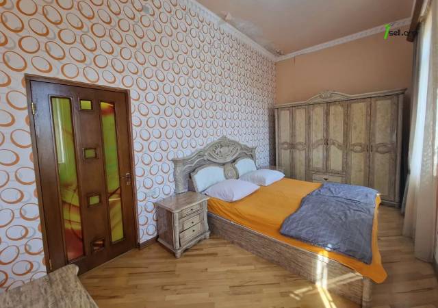 Երկու հարկանի քարե ամառանոց 12-րդ փողոցում Պտղնիում, 600 ք.մ., 3+ սանհանգույց, եվրովերանորոգված