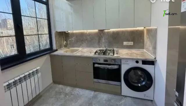 2 սենյականոց բնակարան Վահրամ Փափազյան փողոցում, 51 ք.մ., եվրովերանորոգված, քարե շենք