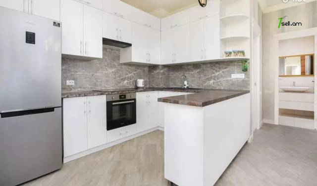 3 սենյականոց բնակարան նորակառույց շենքում Ամիրյան փողոցում, 80 ք.մ., 4/11 հարկ, 2 սանհանգույց