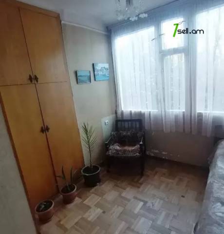 2 սենյականոց բնակարան Կոմիտասի պողոտայում, 55 ք.մ., 3/5 հարկ, մասնակի վերանորոգում, քարե շենք