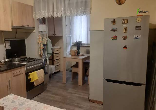 3 սենյականոց բնակարան Արցախի պողոտայում, 57 ք.մ., եվրովերանորոգված, քարե շենք