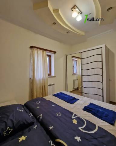 Երկու հարկանի քարե տուն Դավթաշենի 7-րդ փողոցում Դավթաշենում, 300 քմ, 2 սանհանգույց