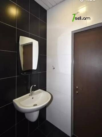 3 սենյականոց բնակարան նորակառույց շենքում Գյուլբենկյան փողոցում, 85 ք.մ., բարձր առաստաղներ