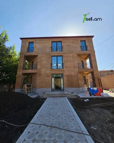 Երեք հարկանի քարե տուն Գևորգ Վարդանյան փողոցում Արաբկիրում, 1660 քմ, 3+ սանհանգույց