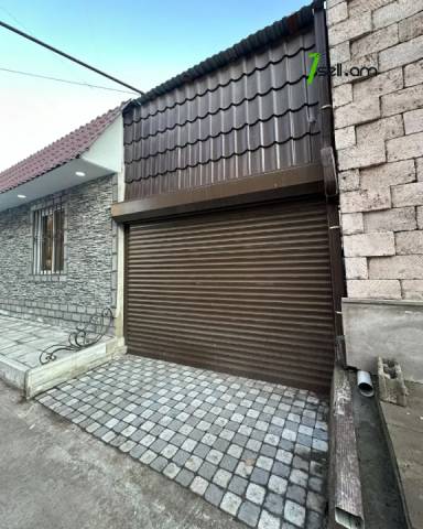 Մեկ հարկանի քարե տուն Բադալ Մուրադյանի փողոցում Նոր Նորքում, 71 քմ, կապիտալ վերանորոգված