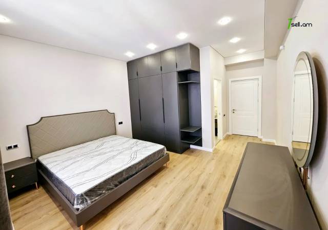 Երեք հարկանի քարե տուն, Դուրյան թաղամաս Ավանում, 400 քմ, 3+ սանհանգույց, կապիտալ վերանորոգված