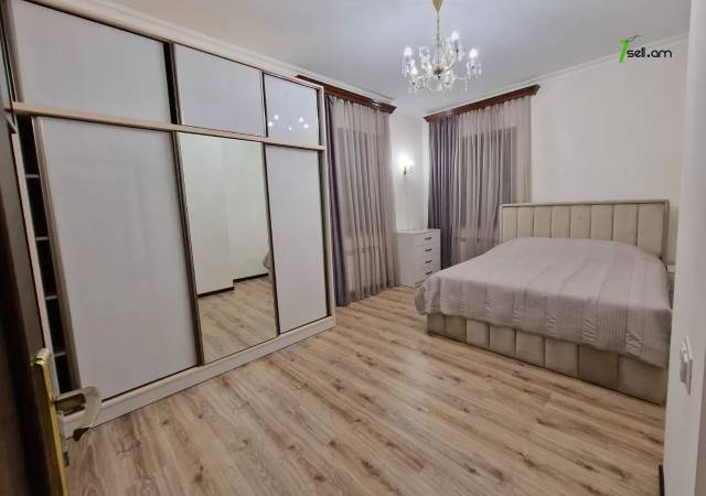 Երկու հարկանի քարե տուն Մուրացանի փողոցում Էրեբունիում, 220 ք.մ., 3+ սանհանգույց