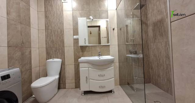 3 սենյականոց բնակարան Մեսրոպ Մաշտոցի պողոտայում, 80 քմ, 2/5 հարկ, դիզայներական ոճով վերանորոգված