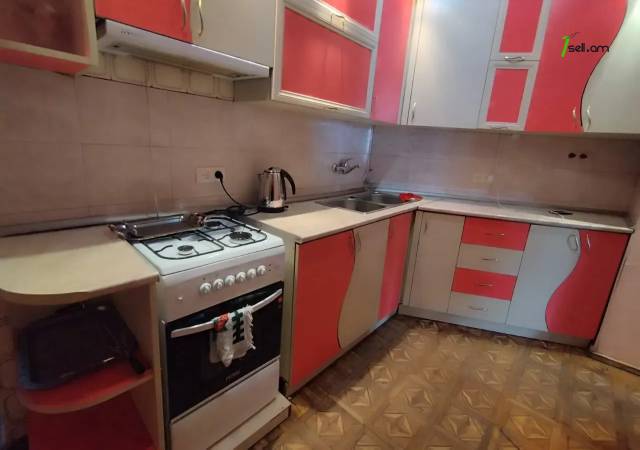 4 սենյականոց բնակարան Խանջյան փողոցում, 88 ք.մ., 2 սանհանգույց, նախավերջին հարկ