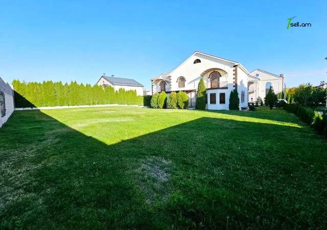 Երկու հարկանի քարե տուն, Վահագնի Թաղամաս Աջափնյակում, 1820 ք.մ., 3+ սանհանգույց