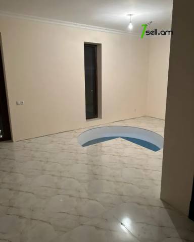 Երեք հարկանի քարե տուն 1-ին փողոցում Զովունիում, 800 ք.մ., 3+ սանհանգույց, կապիտալ վերանորոգված